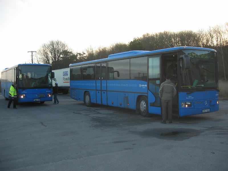 februari 2008 086.jpg - Denna dag har vi två blå automatväxlade bussar. Här håller vi på med säkerhetskontrollen.